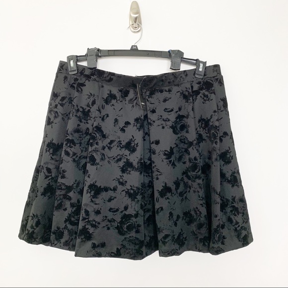 torrid Dresses & Skirts - NWT Torrid Floral Skirt 3X #2045